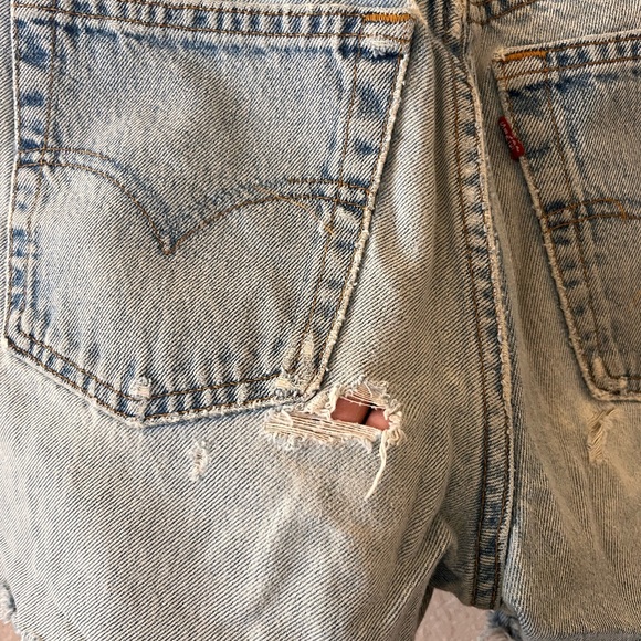 Levi’s High-Rise Light Blue Denim Jean Shorts - Picture 8 of 10
